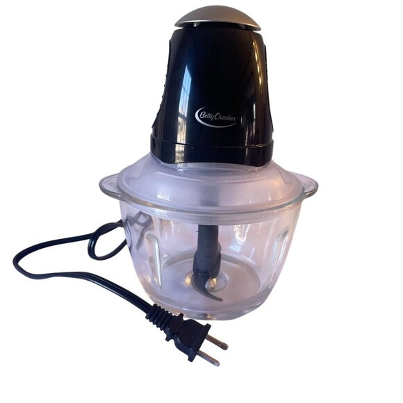 Betty Crocker Other - Betty Crocker 4-cup glass food chopper